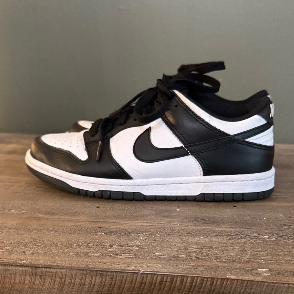 Nike Low-Top Black and White Leather Sneakers
